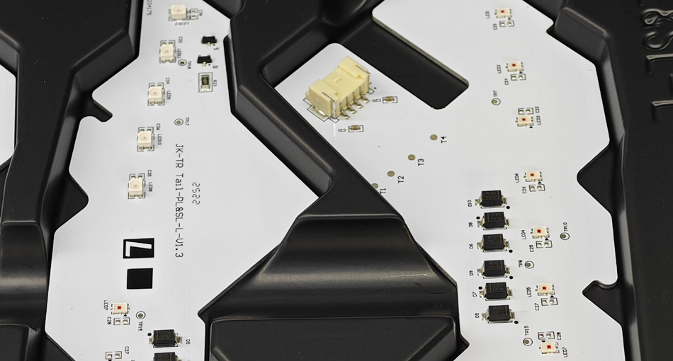 PCBA工場のコスト管理と長期パートナーシップ戦略について議論する