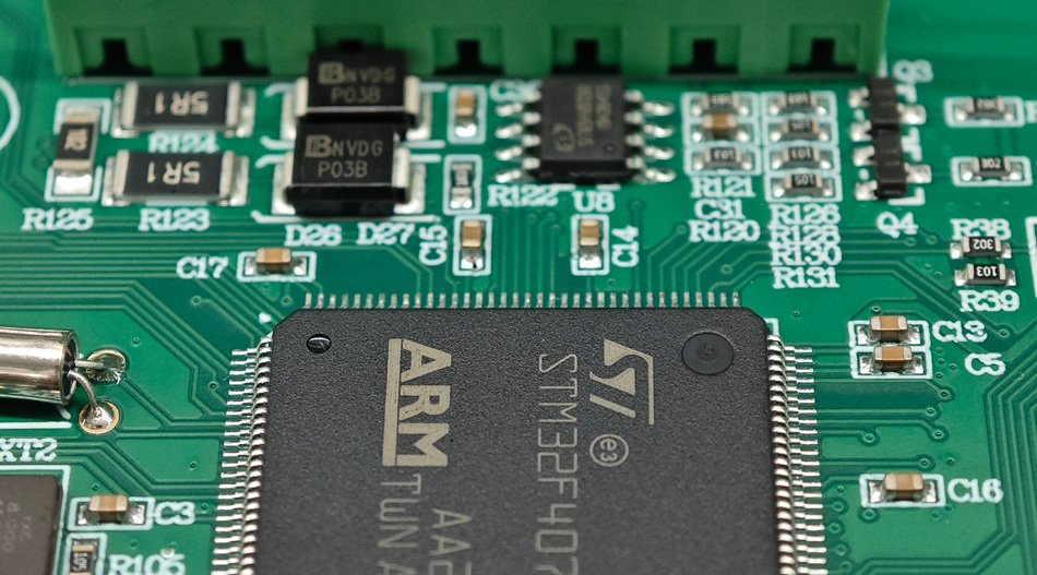 高精度 RCU PCBA 処理: 業界標準を変えた技術革新はどれですか?